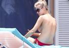 Joanna Krupa - seksowna modelka topless na basenie