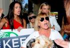 Joanna Krupa - modelka protestuje przed sklepem celebrytki Kim Kardashian