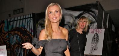 Joanna Krupa - polska modelka pozuje pod Lexington Supper Club w Hollywood