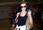 Joanna Krupa - polska, seksowna modelkanakryta przez paparazzich w dresie na lotnisku w Los Angeles