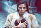 Alyssa Miller - amerykańska modelka odsłania piersi w Harper's Bazaar