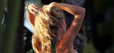 Candice Swanepoel i Doutzen Kroes - Aniołki Victoria's Secret w sesji w bikini