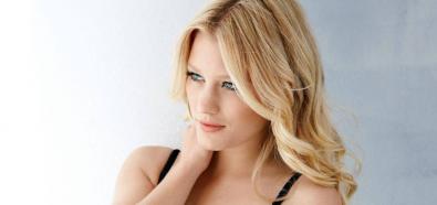 Ashley Hinshaw - seksowna aktorka w zmysłowej bieliźnie Frederick's of Hollywood