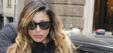 Belen Rodriguez - seksowna celebrytka "odsłoniła" majtki w Milanie
