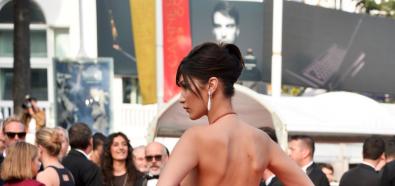 Bella Hadid bez bielizny w Cannes