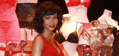 Chanel Iman promuje walentynkowe prezenty od Victorias Secret