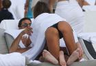 Claudia Galanti - seksowna modelka ze swoim chłopakiem na plaży w Miami
