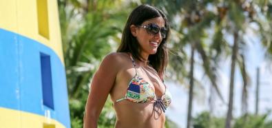 Claudia Romani znowu wygina ciało w bikini