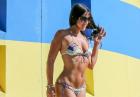 Claudia Romani znowu wygina ciało w bikini