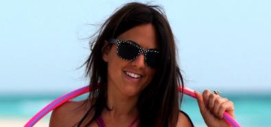 Claudia Romani - seksowna modelka kusi w bikini na plaży w Miami