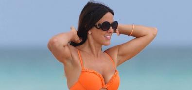 Claudia Romani - seksowna modelka w bikini na plaży