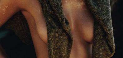 Edita Vilkeviciute - seksowna modelka pokazuje piersi we francuskim Vogue