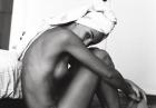 Elyse Taylor - seksowna modelka topless w magazynie Purple