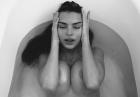 Emily Ratajkowski - nagie piersi seksownej modelki w magazynie Simply