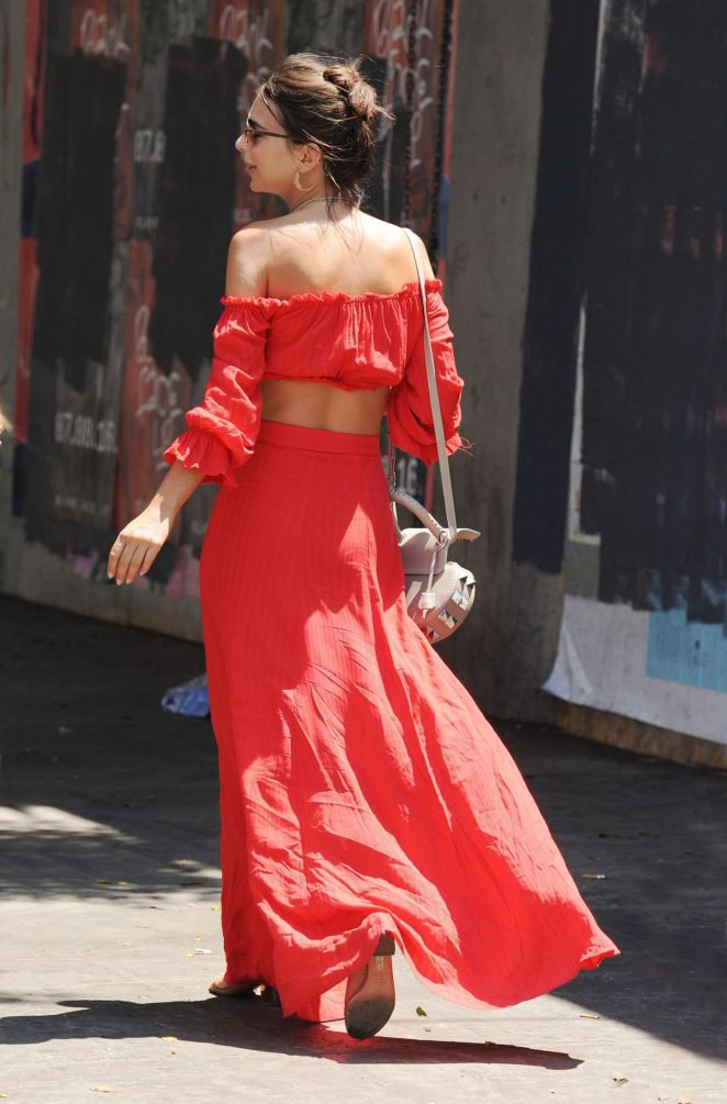 Emily Ratajkowski w sukni rodem z tańca flamenco