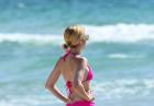 Emma Roberts w różowym bikini w Miami Beach
