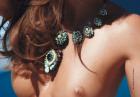 Eniko Mihalik pokazuje nagie piersi we francuskim Elle