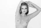 Eniko Mihalik pozuje topless w sesji Terry'ego Richardsona