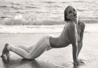 Genevieve Morton topless na plaży
