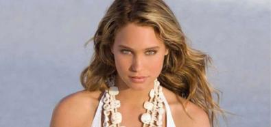 Hannah Davis - seksowna modelka nago na plaży w FHM