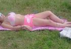 Imogen Thomas - brytyjska modelka w bikini w parku