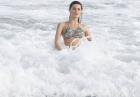 Isabeli Fontana - brazylijska modelka w bikini na plaży w Rio De Janeiro
