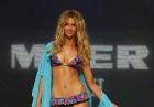 Jennifer Hawkins - celebrytka w bikini marki Myer na pokazie Mercedes Benz Fashion