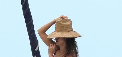 Jessica Alba w bikini na jachacie