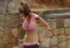 Jessica Jane Clement - brytyjska seksbomba w bikini na plaży na Ibizie