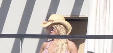 Jessica Simpson pręży biust w Cabo San Lucas