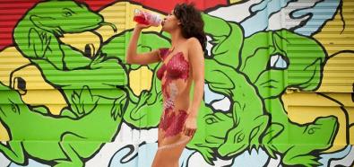 Jessica Szohr ubrana tylko w kolory reklamuje napoje SoBe
