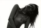 Juju Ivanyuk - modelka pozuje topless we francuskim Numero