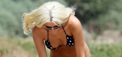 Karissa Shannon w bikini na plaży