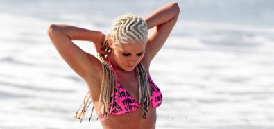 Karissa Shannon - króliczek Playboya w bikini na plaży