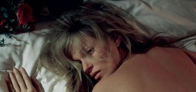 Kate Moss nago i w pończochach w magazynie Love