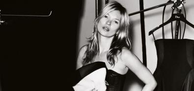Kate Moss - seksowna modelka pokazuje nagie piersi w brytyjskim Vogue
