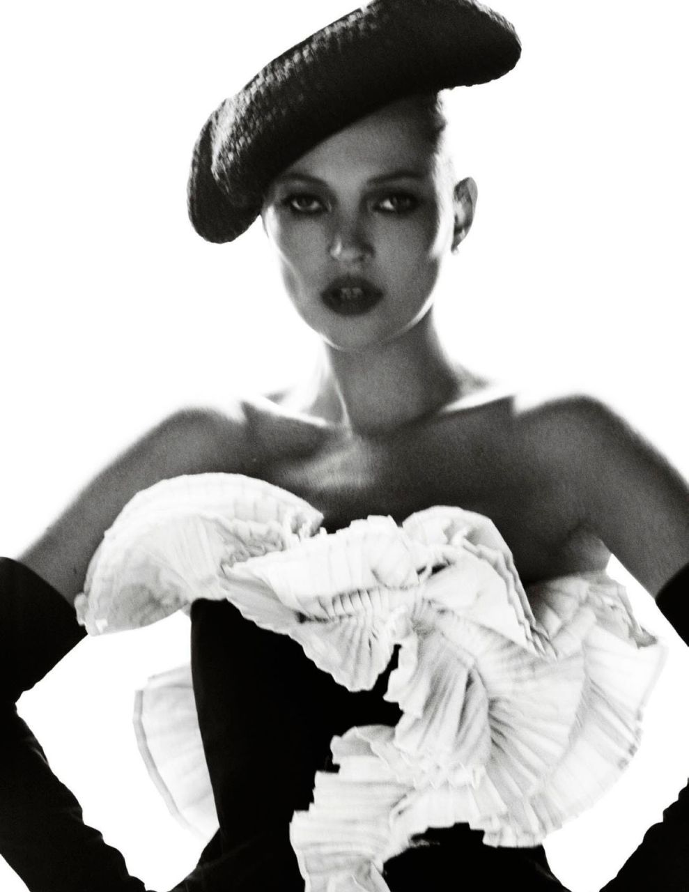Kate Moss i jej nagie piersi w grudniowym numerze hiszpanskiego Vogue
