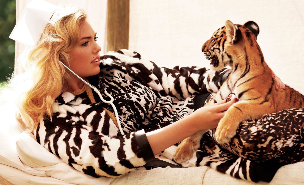Kate Upton i Irina Shayk - modelki jako opiekunki zwierząt w Harper's Bazaar