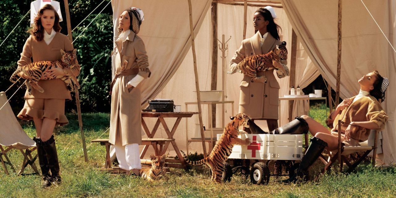 Kate Upton i Irina Shayk - modelki jako opiekunki zwierząt w Harper's Bazaar