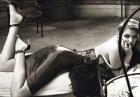 Kate Upton - modelka o dużym biuście w lateksie w Vogue
