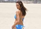 Katie Cleary w niebieskim bikini