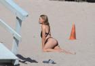 Kelly Rohrbach topless na plaży