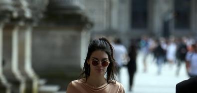 Kendall Jenner w beżowej sukni w Paryżu