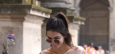 Kendall Jenner w beżowej sukni w Paryżu
