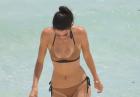 Kendall Jenner w kusym bikini na plaży