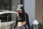 Kendall Jenner w obcisłych sportowych legginsach