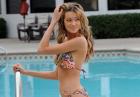 Kylie Bisutti - Aniołek Victoria's Secret w bikini na basenie