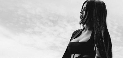 Kylie Jenner w czerni i bieli odsłania ciało