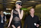 Lady Gaga upada na lotnisku Heathrow