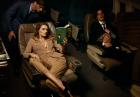 Lily Donaldson - sesja na pokładzie samolotu w magazynie 10